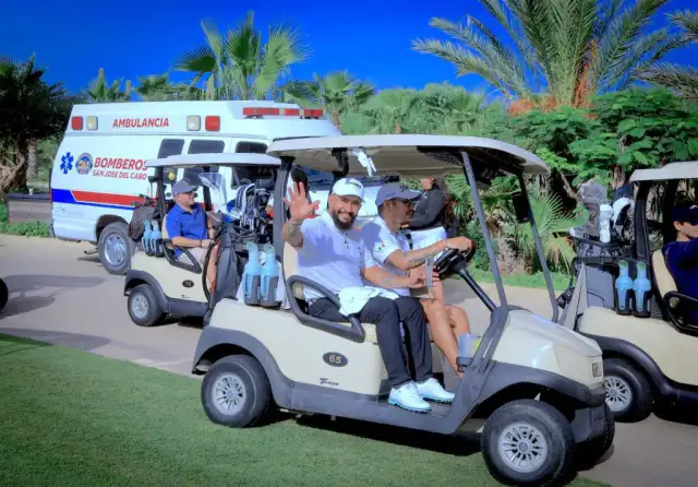 Jugadores de golf durante un torneo benéfico en San José del Cabo