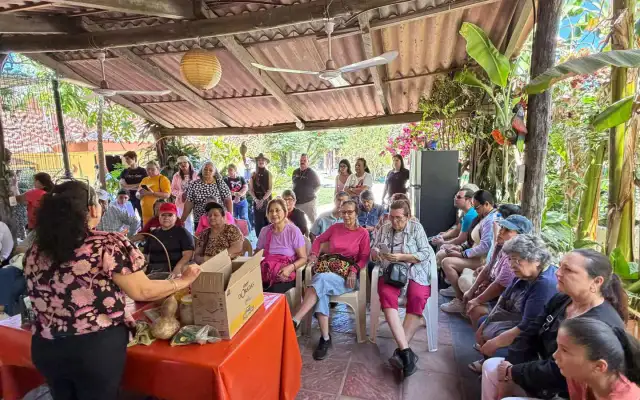 Turistas en ruta de 'Enamórate de Sinaloa' en un Pueblo Mágico de Sinaloa