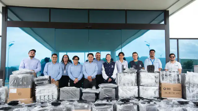 Entrega de equipos de cómputo en la Universidad Tecnológica de León