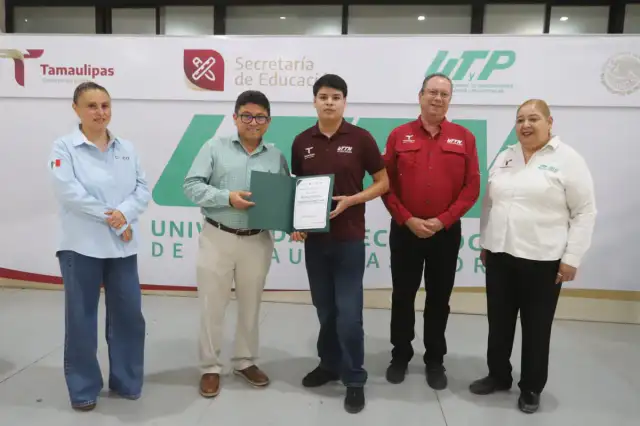 Estudiantes de la UTTN en un curso de ingeniería petrolera