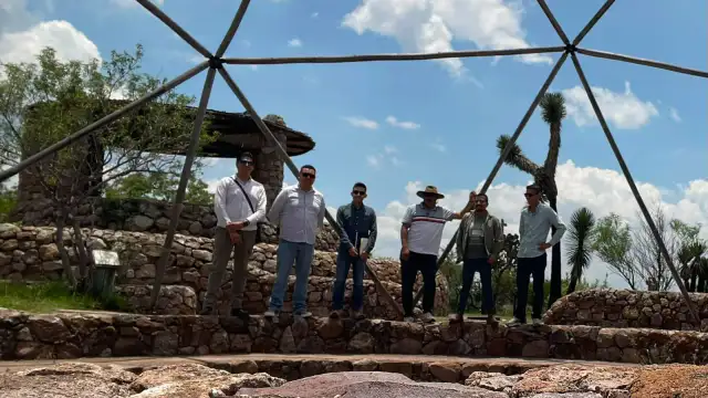 Personal de Quantum y Obras Públicas de Zacatecas durante recorrido en el Jardín Botánico El Charco del Ingenio en Guanajuato