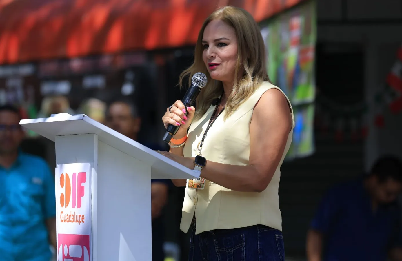 Alcalde de Guadalupe Héctor García y su esposa durante inauguración del campamento de verano 2026 en Parque Tolteca