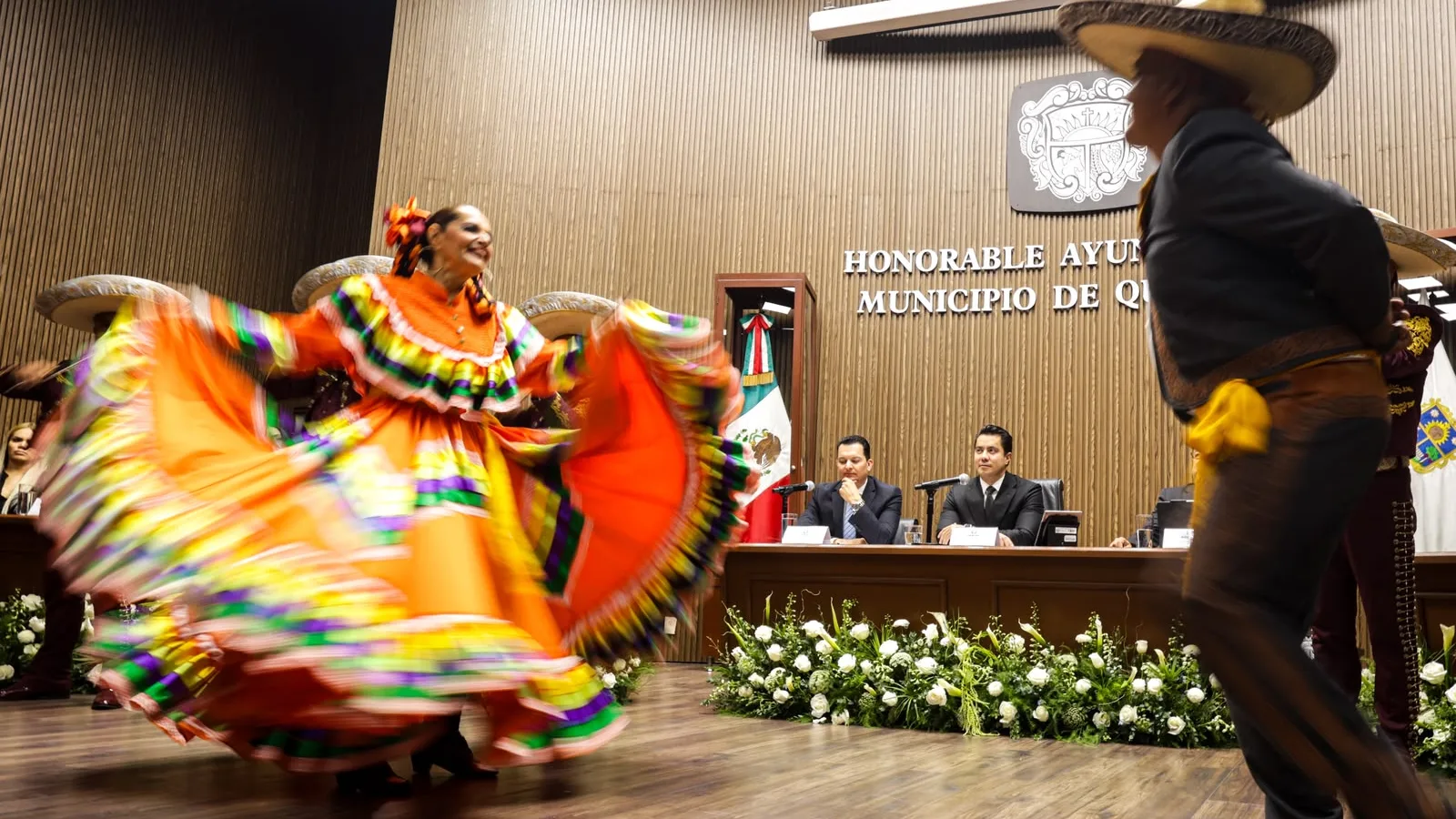 Sesión solemne de Cabildo en Querétaro con entrega de preseas