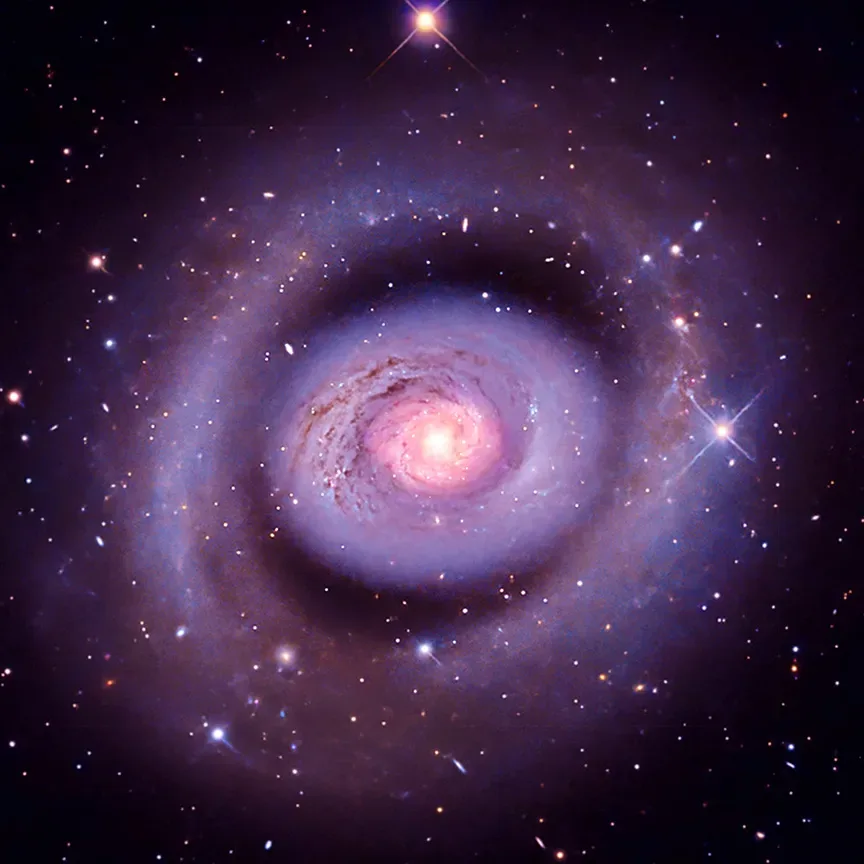 Imagen compuesta de la galaxia Messier 94 con datos de rayos X y luz visible.