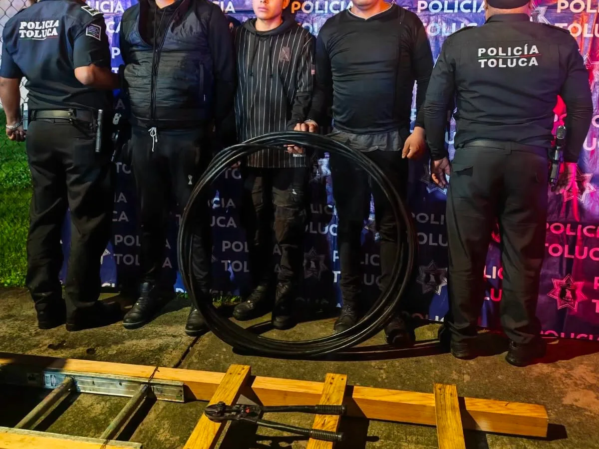 Elementos policiales en la zona del Tren Interurbano en Toluca