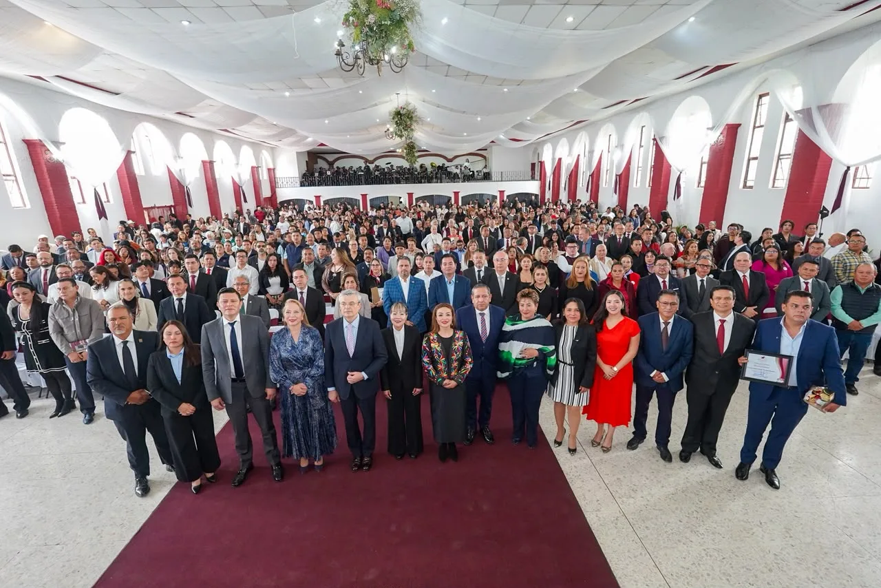 Ceremonia del 206 aniversario de Nicolás Romero con autoridades municipales, estatales y el embajador de Ucrania