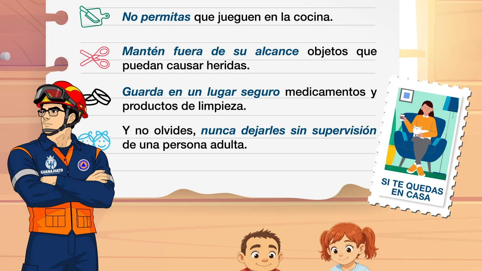 Niños jugando en sala de estar bajo supervisión adulta mientras cocina de fondo