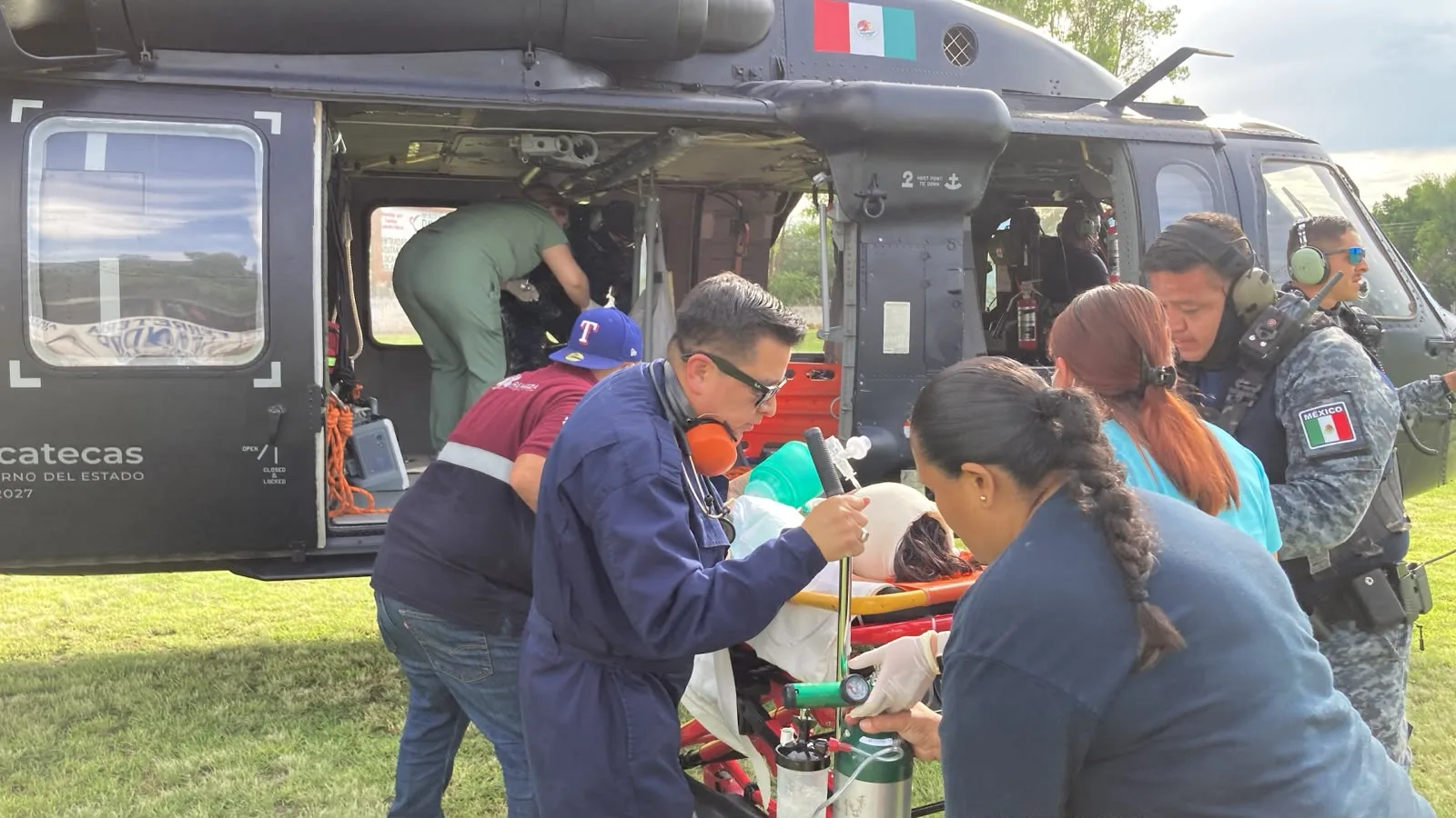 Helicóptero Black Hawk de la SSP de Zacatecas en plataforma de aterrizaje