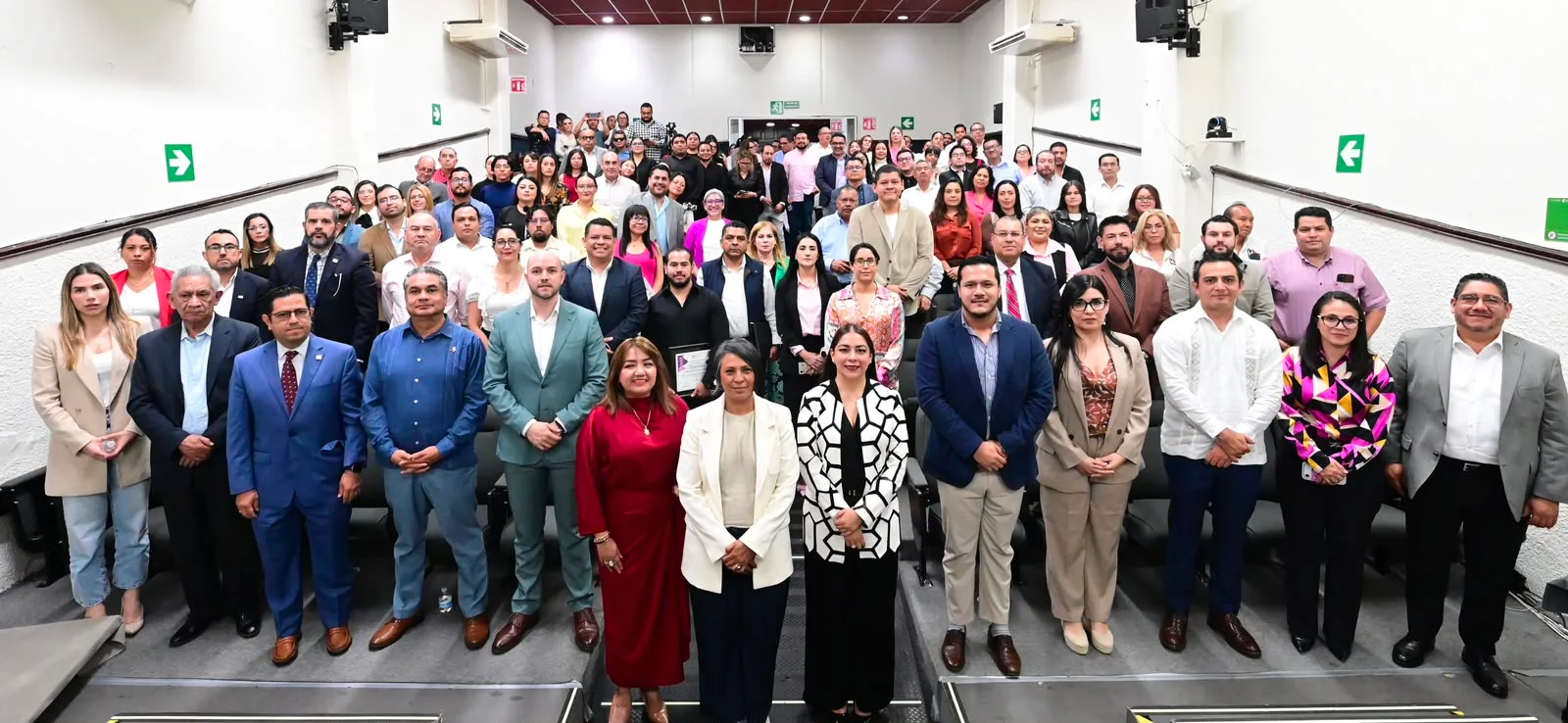 Consejera del INE Norma De La Cruz en conferencia sobre tecnología electoral