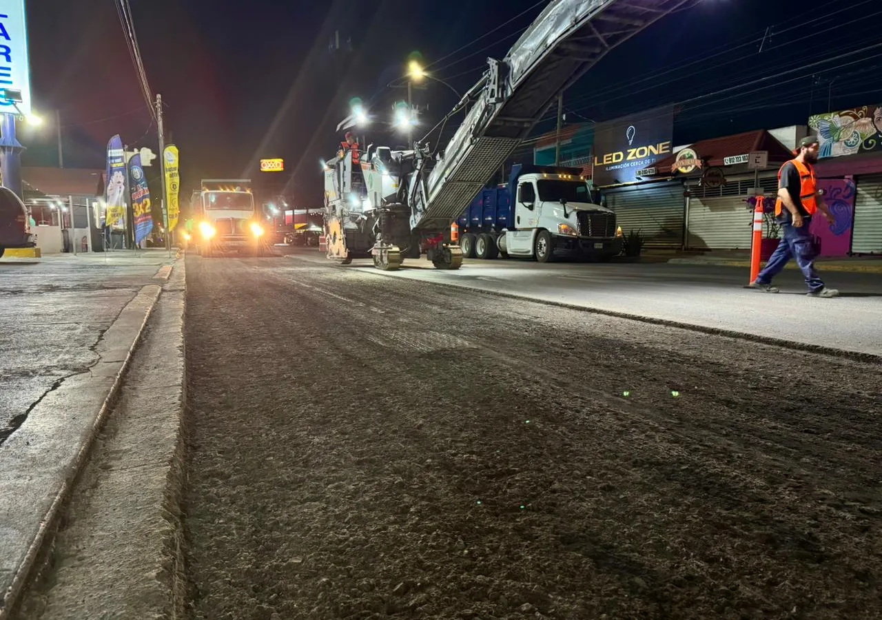 Obras de rehabilitación de pavimento en calle Tauro, Guadalupe, Nuevo León.