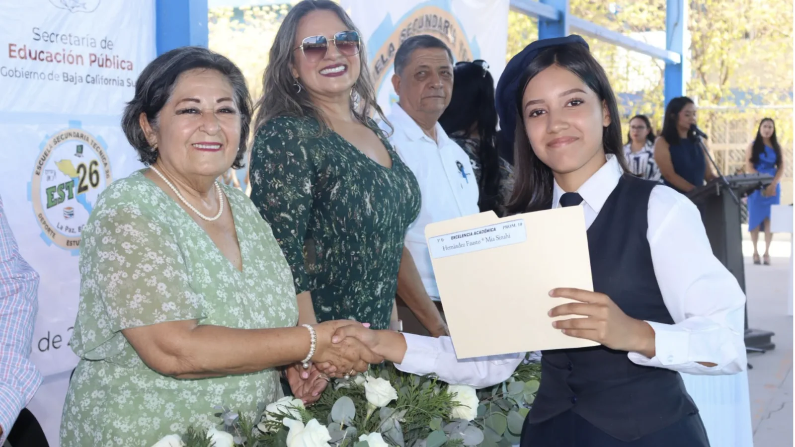 Estudiantes de primaria en ceremonia de clausura en Baja California Sur