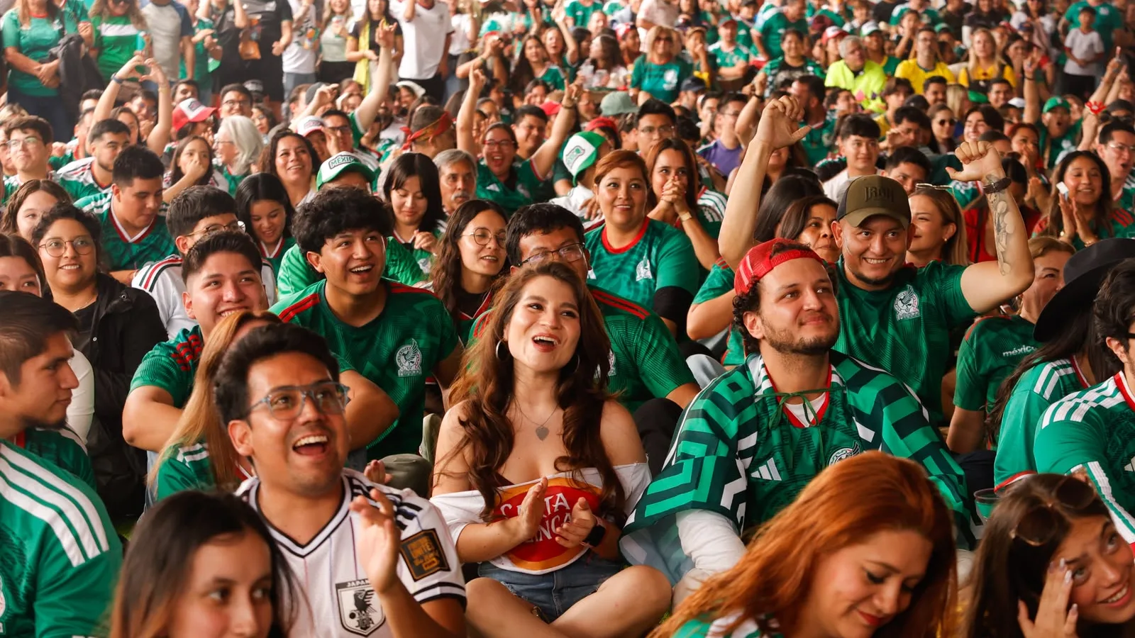 Vista del Estadio Corregidora lleno de asistentes durante el MéxicQ Zona Fest