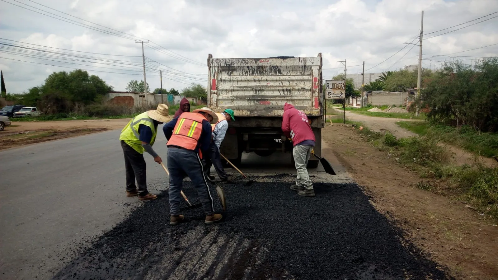 Obras de rehabilitación en carretera Tacoaleche-Casa Blanca, Guadalupe, Zacatecas