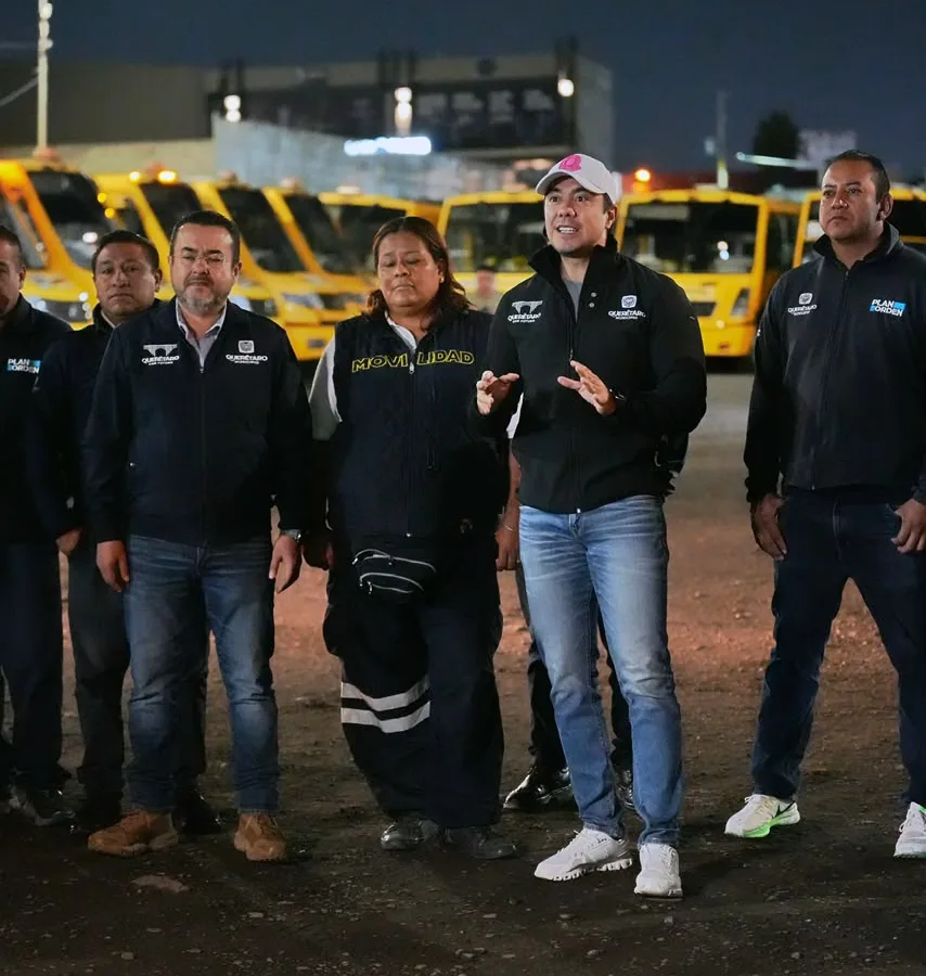 Unidad de transporte comunitario gratuito en Querétaro durante recorrido de supervisión
