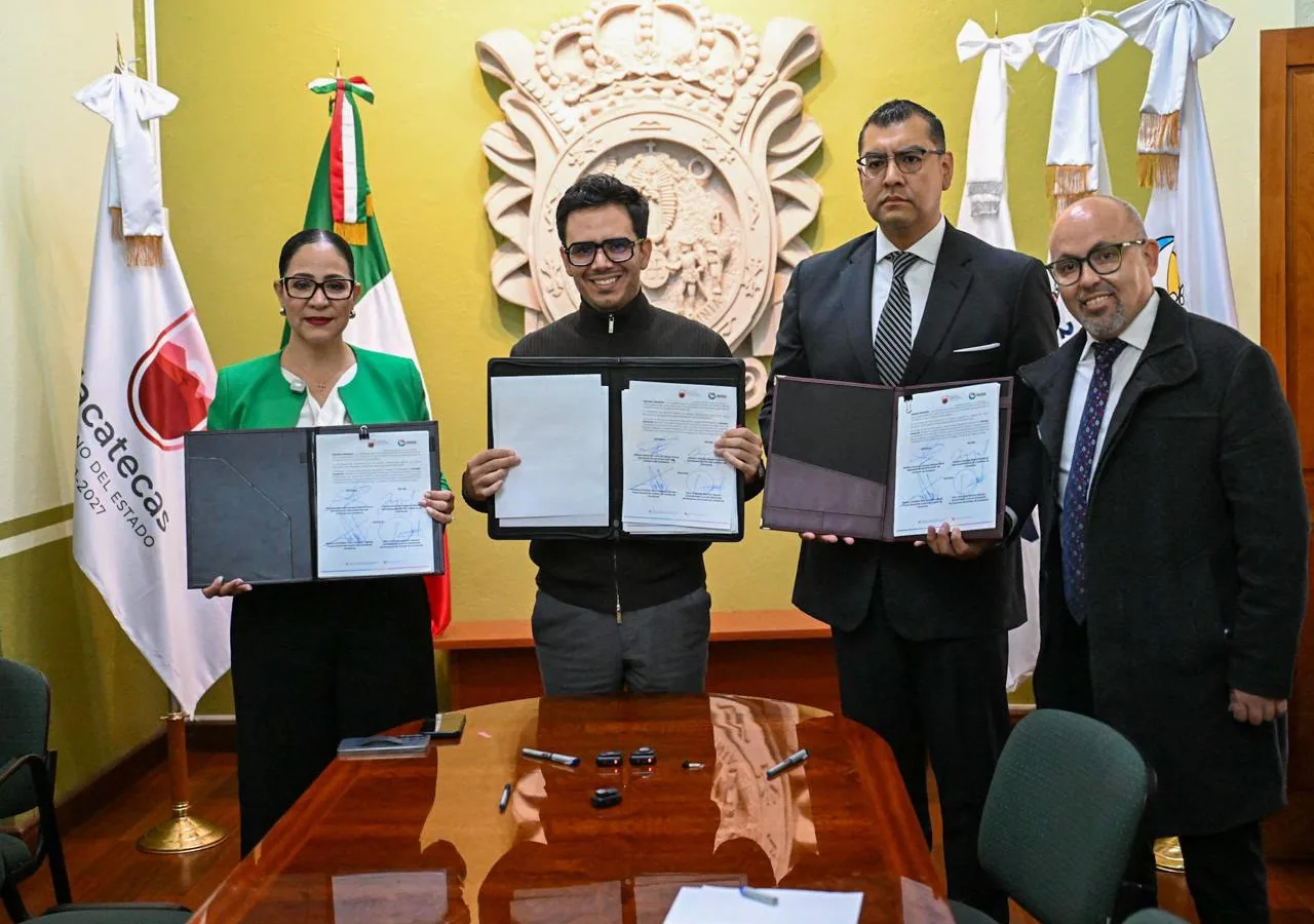 Firma de acta de entrega de terreno para sede de Comisión de Búsqueda en Zacatecas